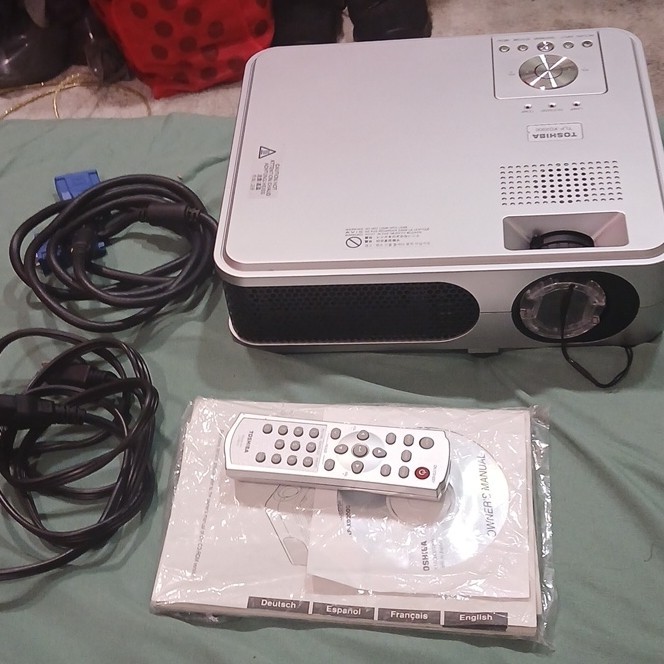 Toshiba TLP-XD2000 Desktop Projector Silver VGA Wired with Remote & Manual