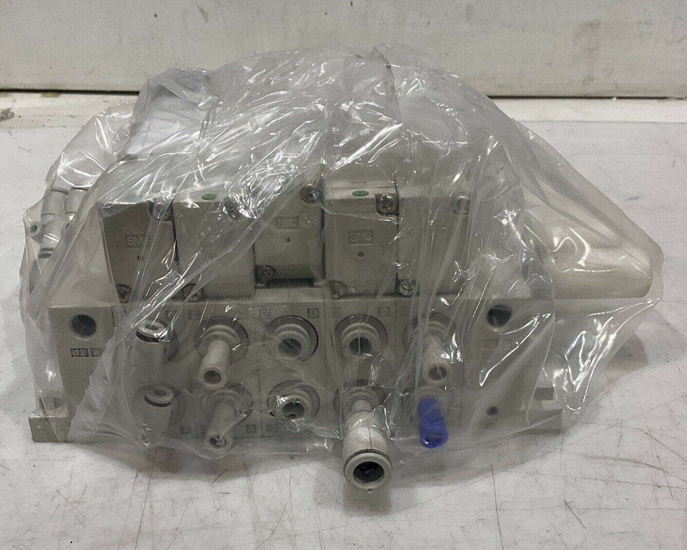 SMC VV5Q41-05-DAM0106 MOUNTED MANIFOLD SUBCONNECTOR TRANSMISSION ASSEMBLY U3S