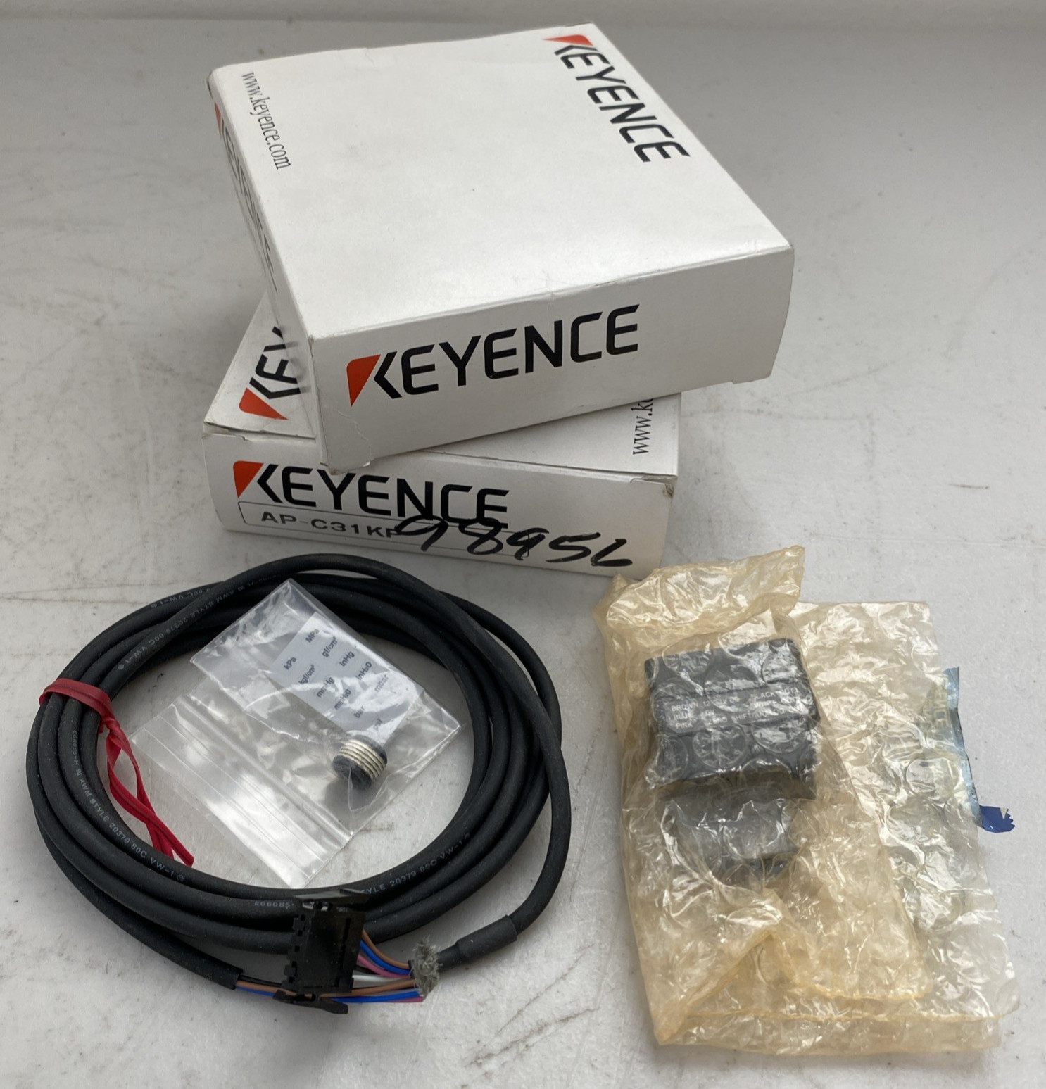 Lot of 2 Keyence AP-C31KP Pressure Sensor New in Box and Open Box