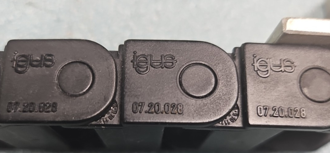 Igus 07.20.028 Energy Chain System, 63 links, 1 Bracket 060.20