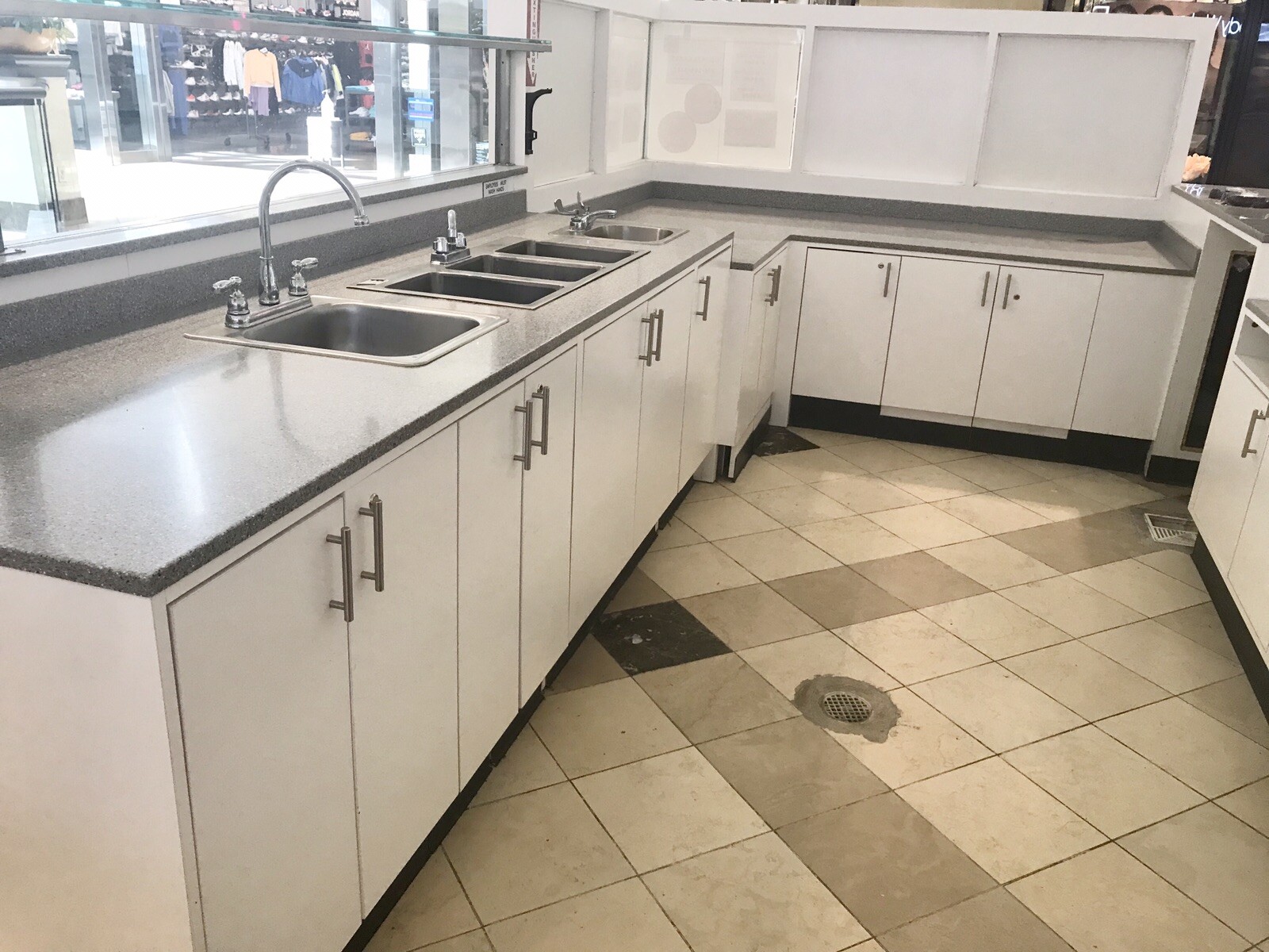 Kiosk For Sale! Food or Retail Use