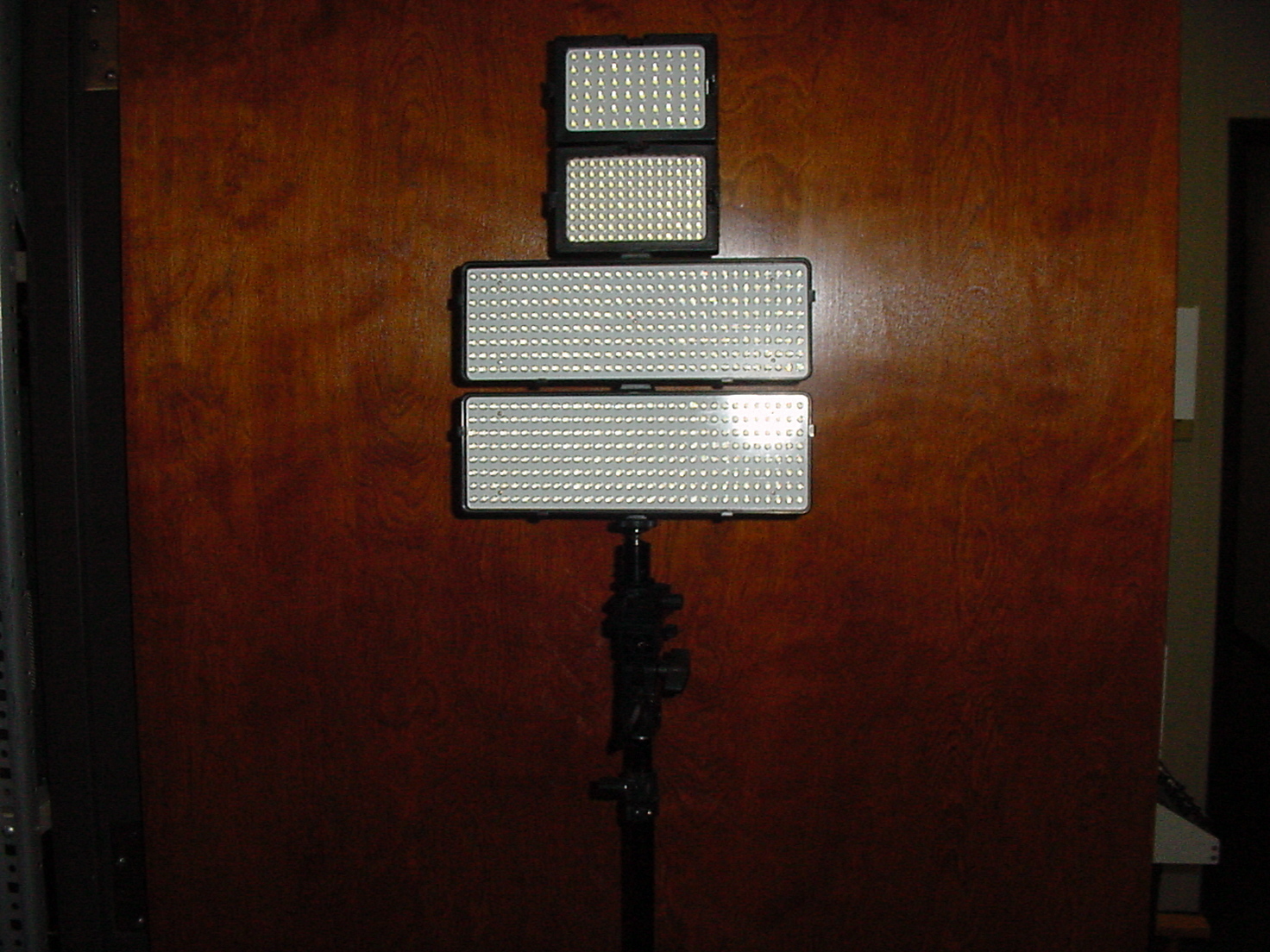 HUGE LIGHTING Pkg: FRESNELS, LED’S, SPOTS, KINO SOFT, HARD SOFT, BROADS. OFFERS.