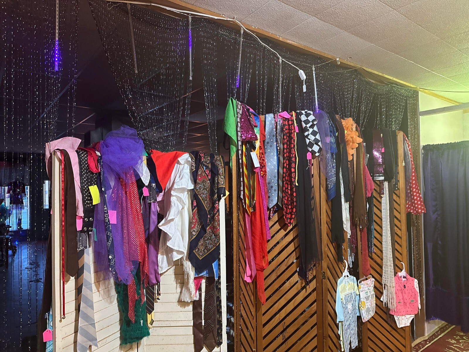 Wholesale lingerie. costume. vintage, shoes, jewelry, store business inventory+