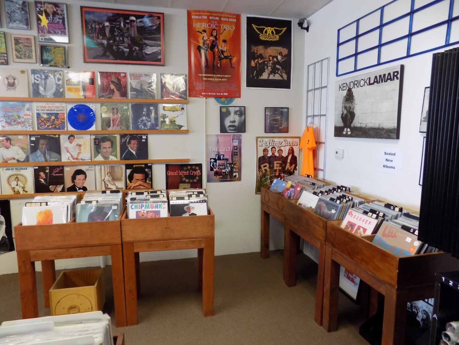 Spin Connection – Great Waco Record Store – Closing – Everything for Sale
