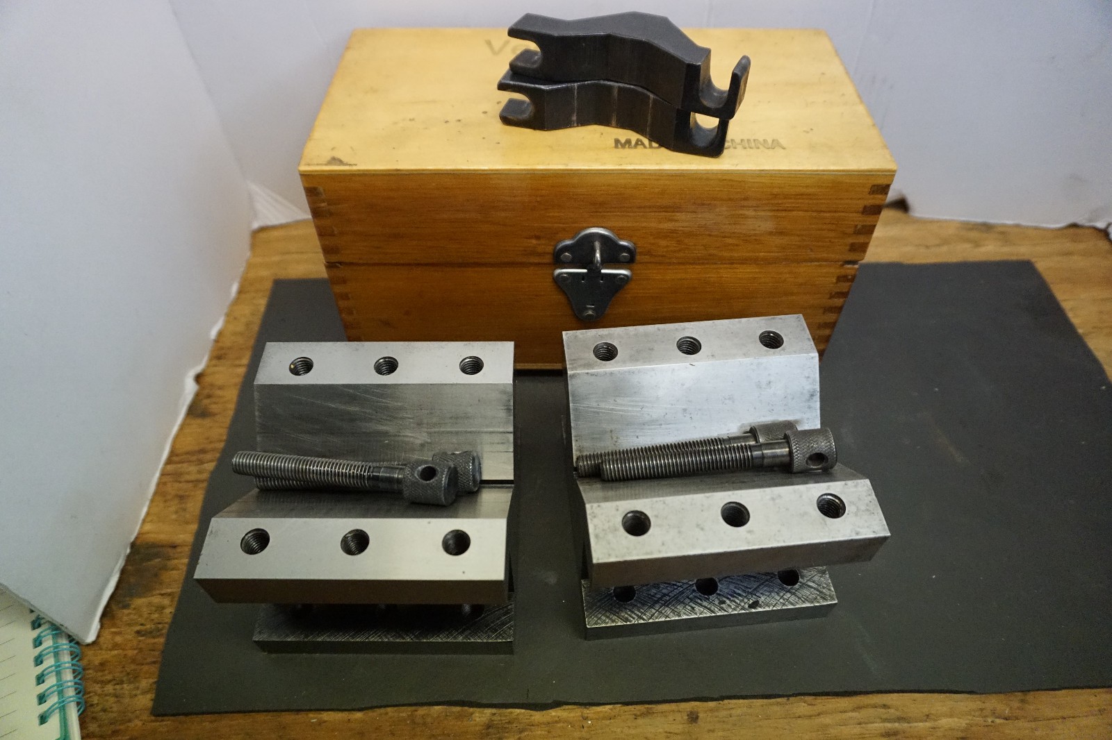 4 1/8X4 1/8X 3″ TALL V BLOCKS WITH WOOD BOX