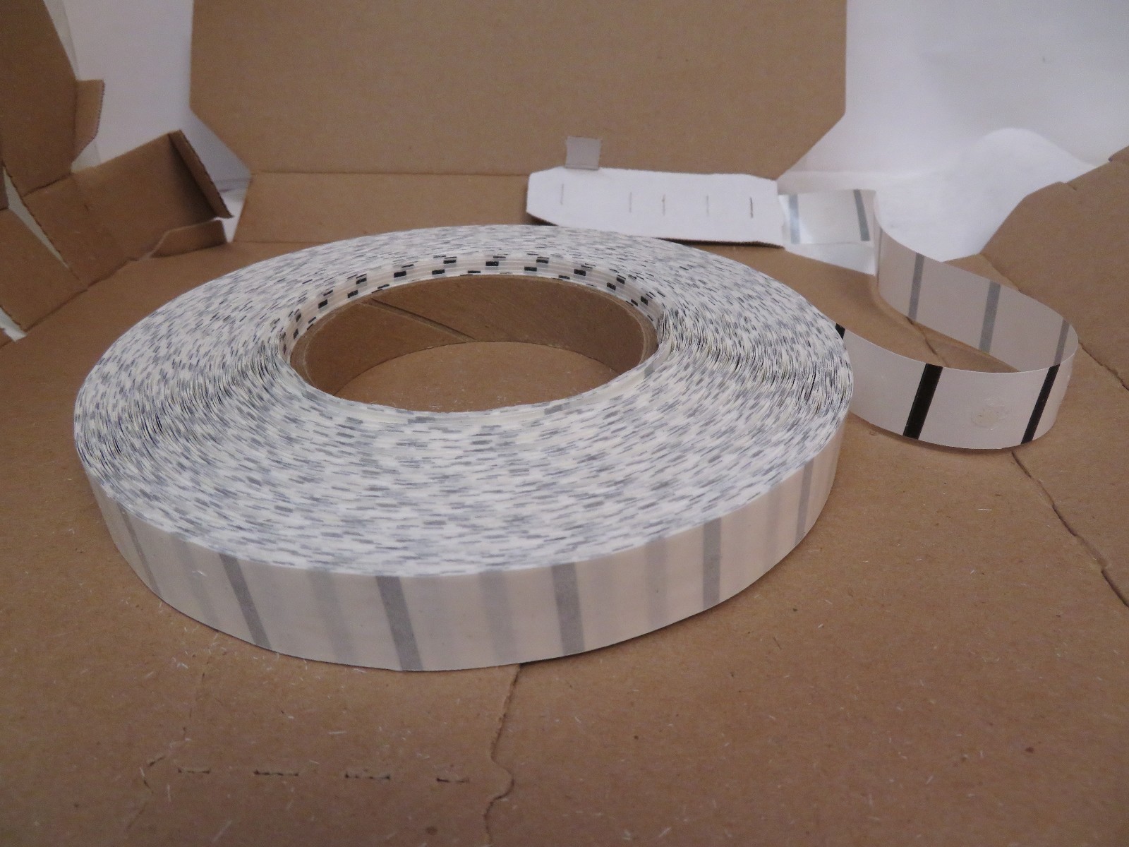 NEW GLUE DOTS ULINE LOW PROFILE HIGH TACK S-10676 1/4″ 4,000/CARTON