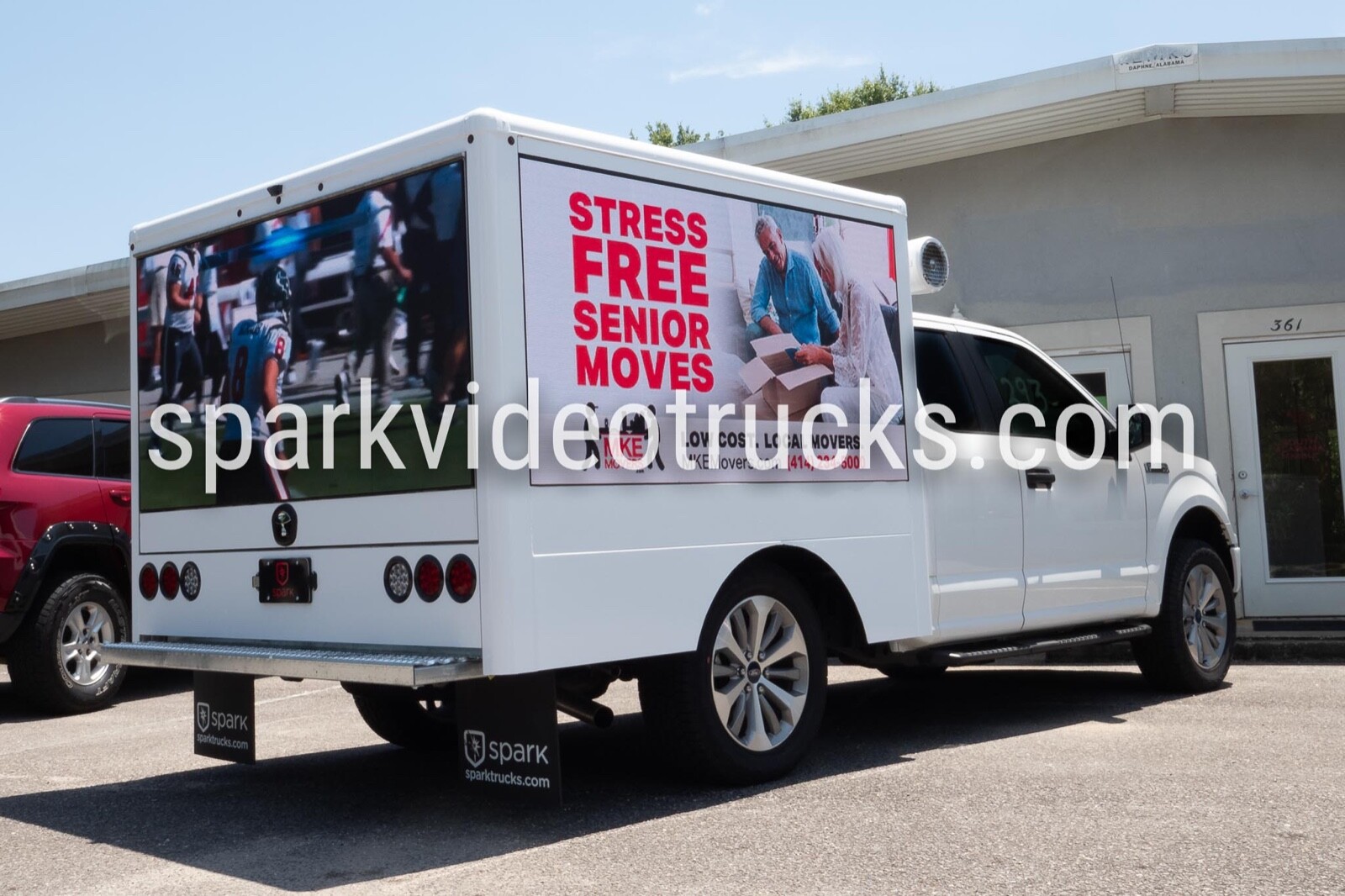 Digital mobile billboard advertising trucks with super bright LED Video / Audio