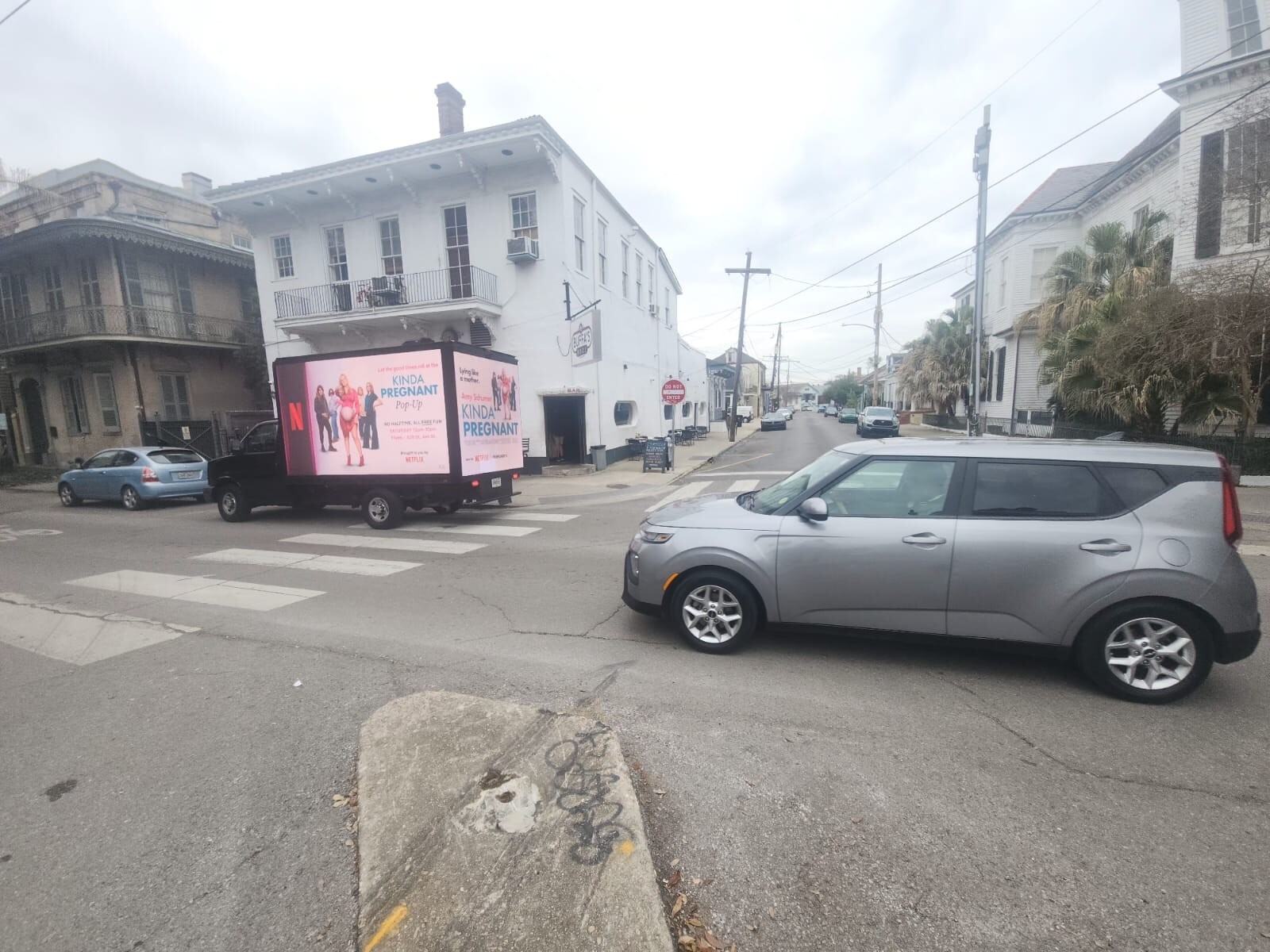 LED Mobile Billboard trucks for Digital OOH marketing- KY