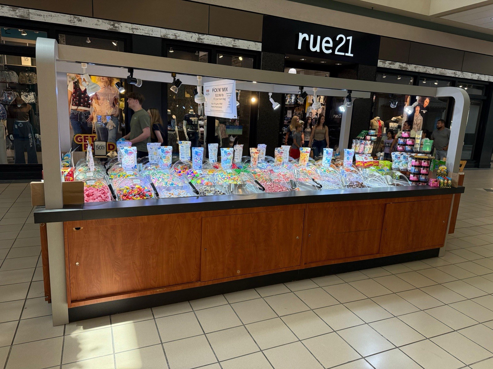 Turnkey Candy Kiosk – Complete Retail Setup – Ready to Operate