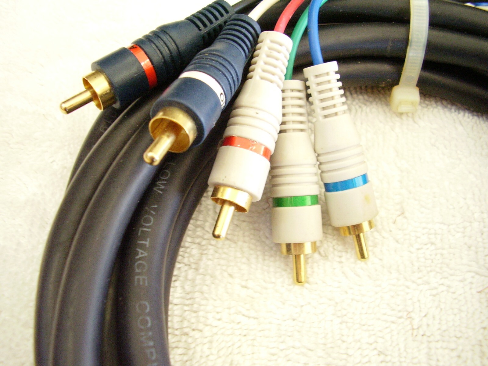 5 color plugs each end 3 video 2 sound cord is 10′ long