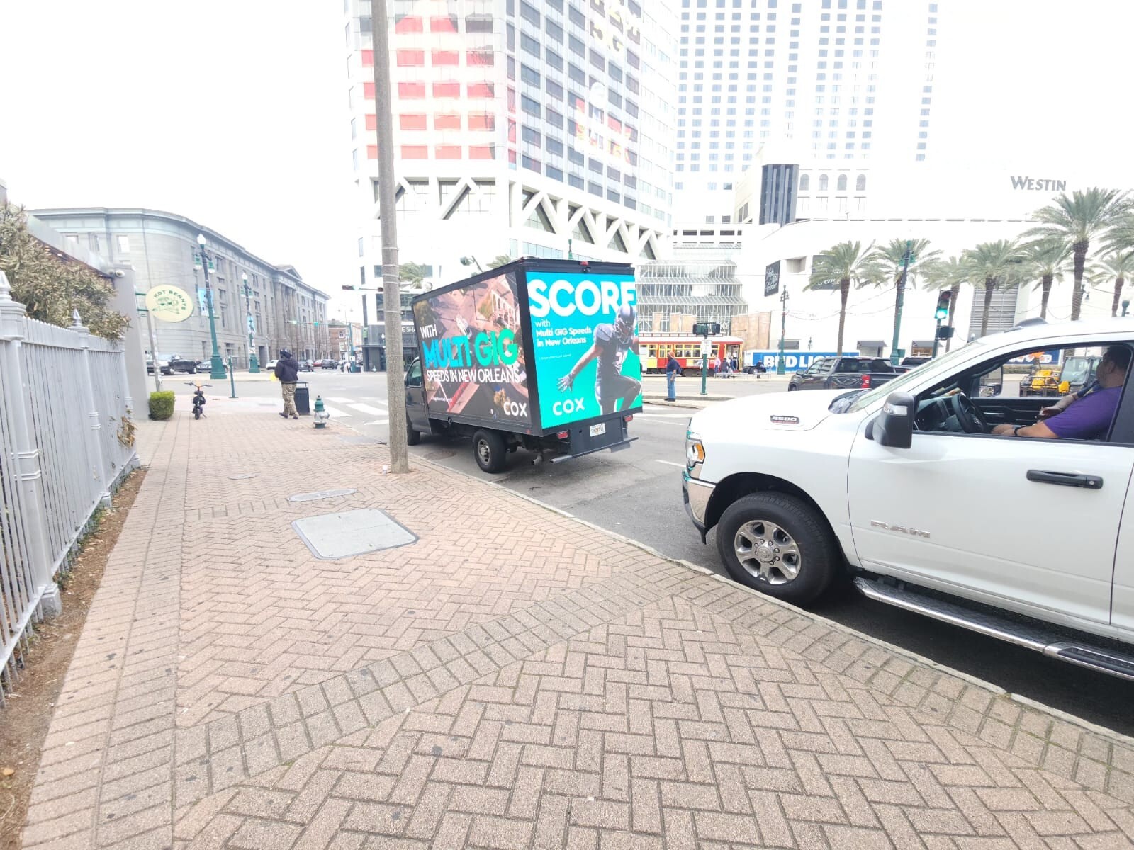 LED Mobile Billboard trucks for Digital OOH marketing- KY