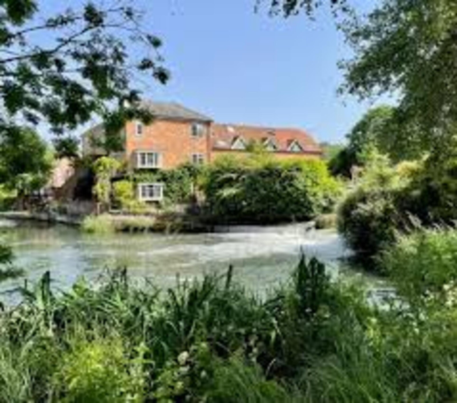 YEARLY UK RENTAL: Land Lake Hydro Crypto Property: FOR RENT: Near London Trains.