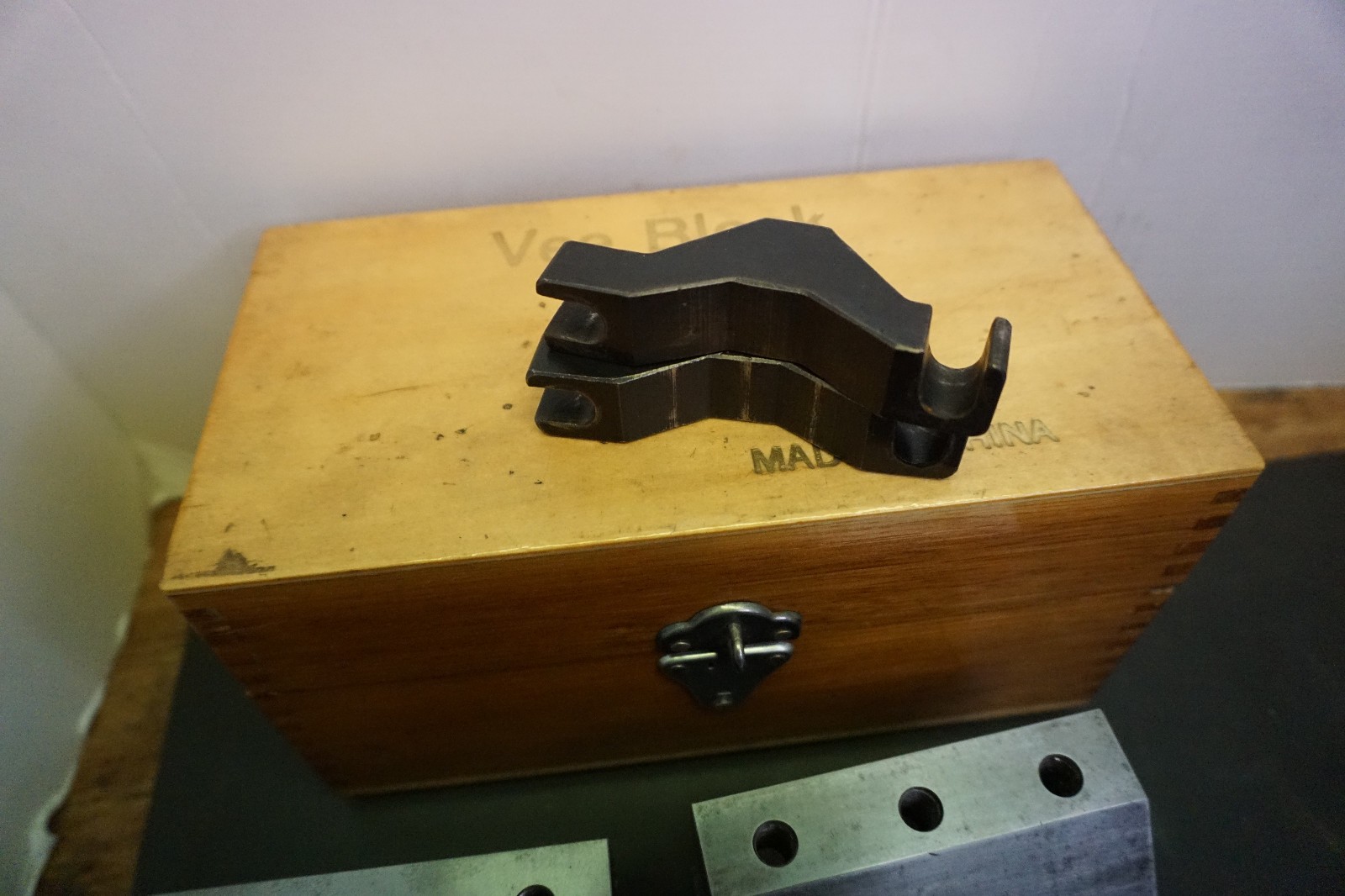 4 1/8X4 1/8X 3″ TALL V BLOCKS WITH WOOD BOX