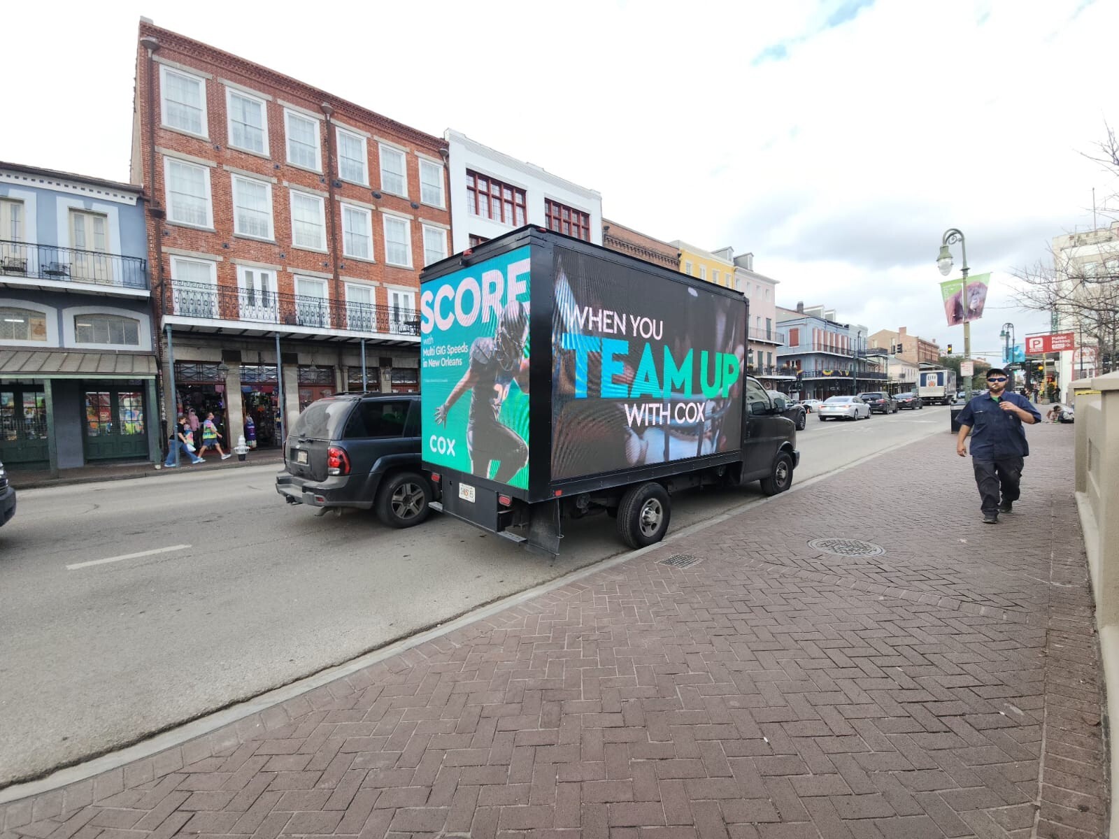 LED Mobile Billboard trucks for Digital OOH marketing- KY