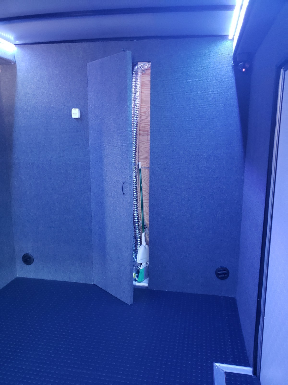 EXCELLENT BUSINESS OPPORTUNITY – 2019 32FT MOBILE VIRTUAL REALITY GAMING TRAILER
