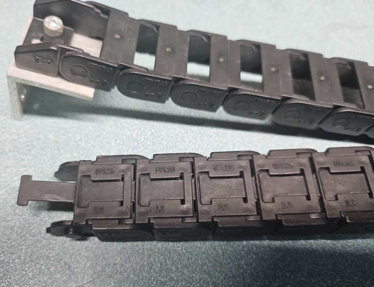 Igus 07.20.028 Energy Chain System, 63 links, 1 Bracket 060.20