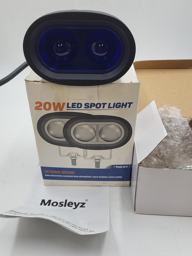 20 WATT LED Blue Light with stainless mounting bracket X00205NBEL x1 in box!