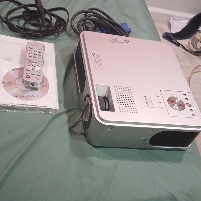 Toshiba TLP-XD2000 Desktop Projector Silver VGA Wired with Remote & Manual
