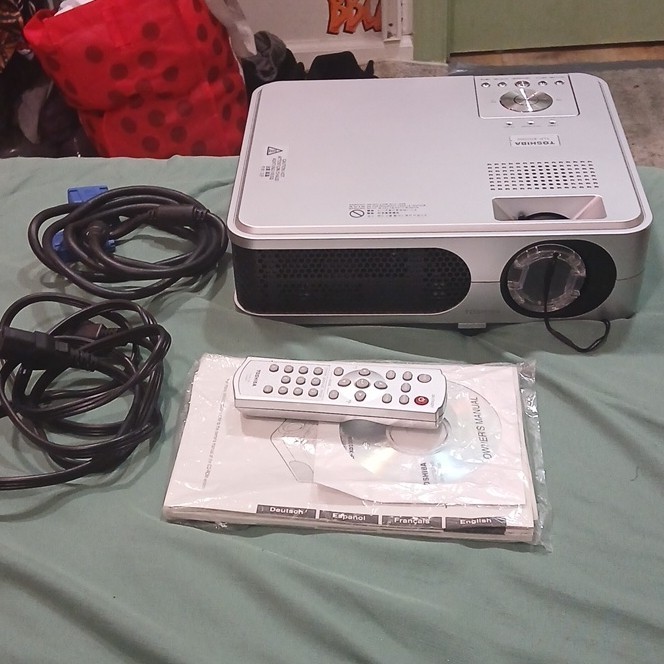 Toshiba TLP-XD2000 Desktop Projector Silver VGA Wired with Remote & Manual