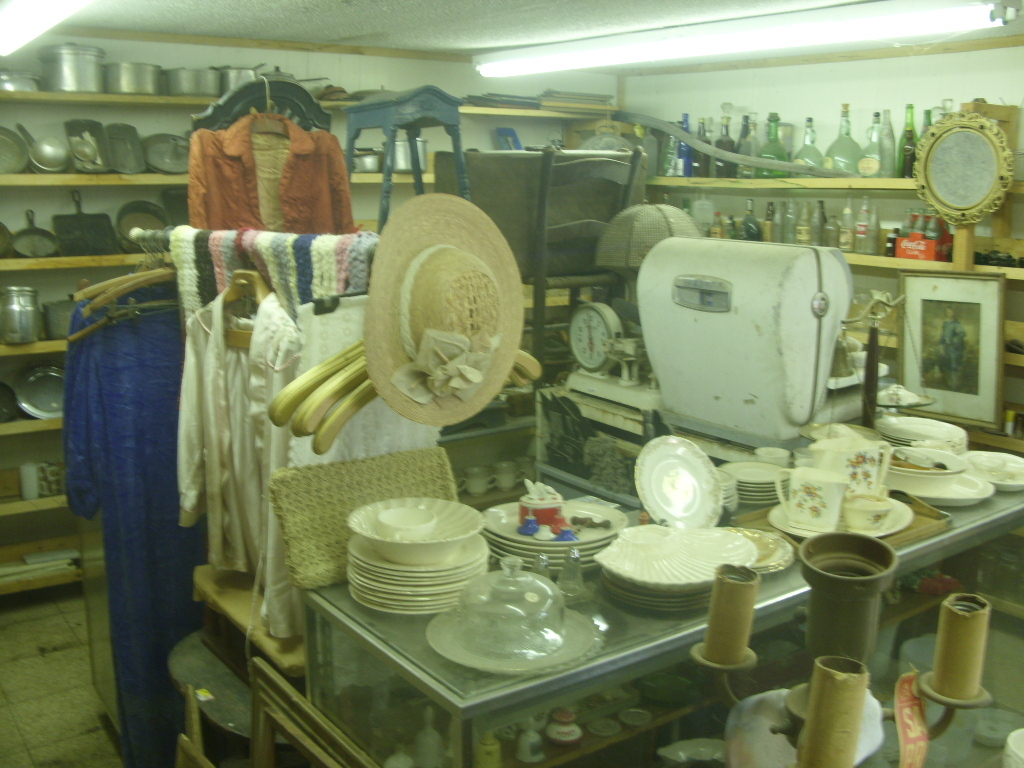 BEST OPPORTUNITY TO HAVE A ANTIQUE SHOP Inventory 3 Antiques & Collectibles Shop