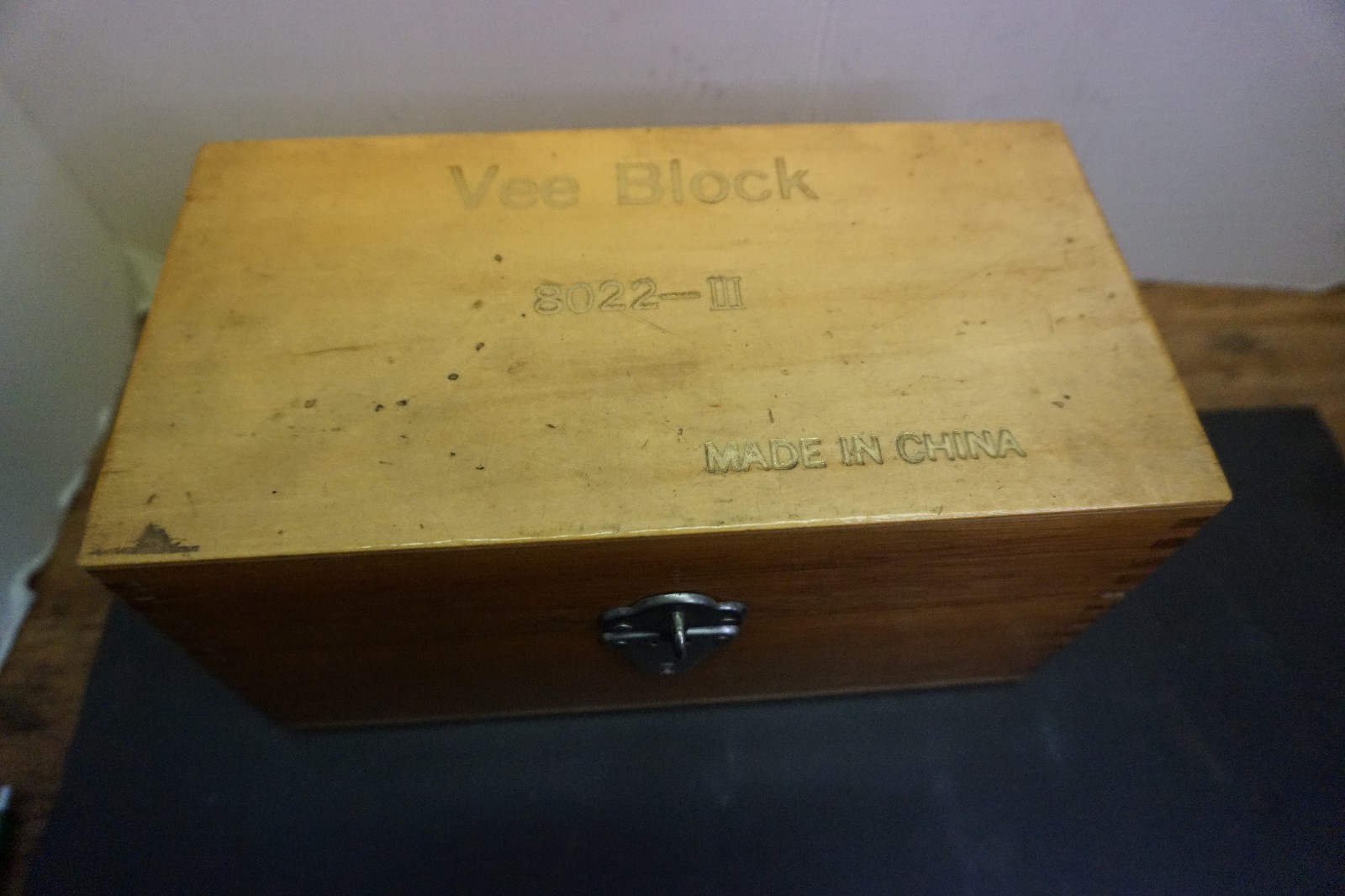 4 1/8X4 1/8X 3″ TALL V BLOCKS WITH WOOD BOX