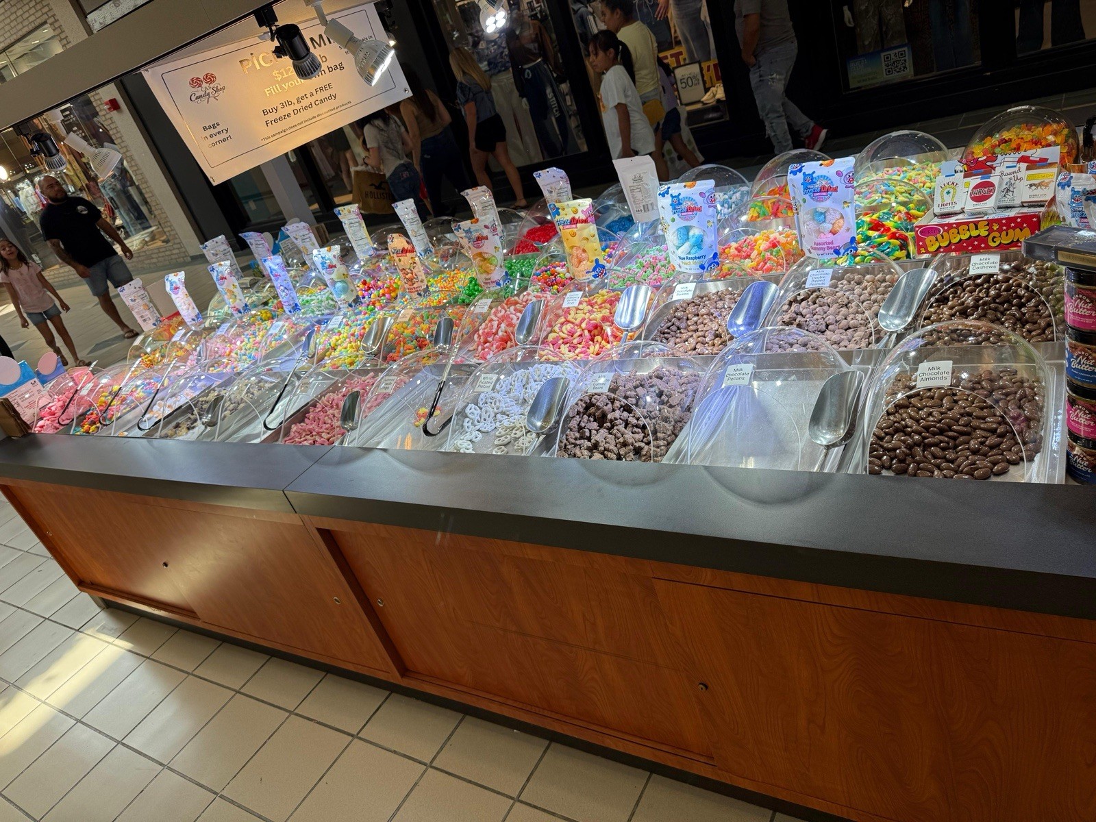 Turnkey Candy Kiosk – Complete Retail Setup – Ready to Operate