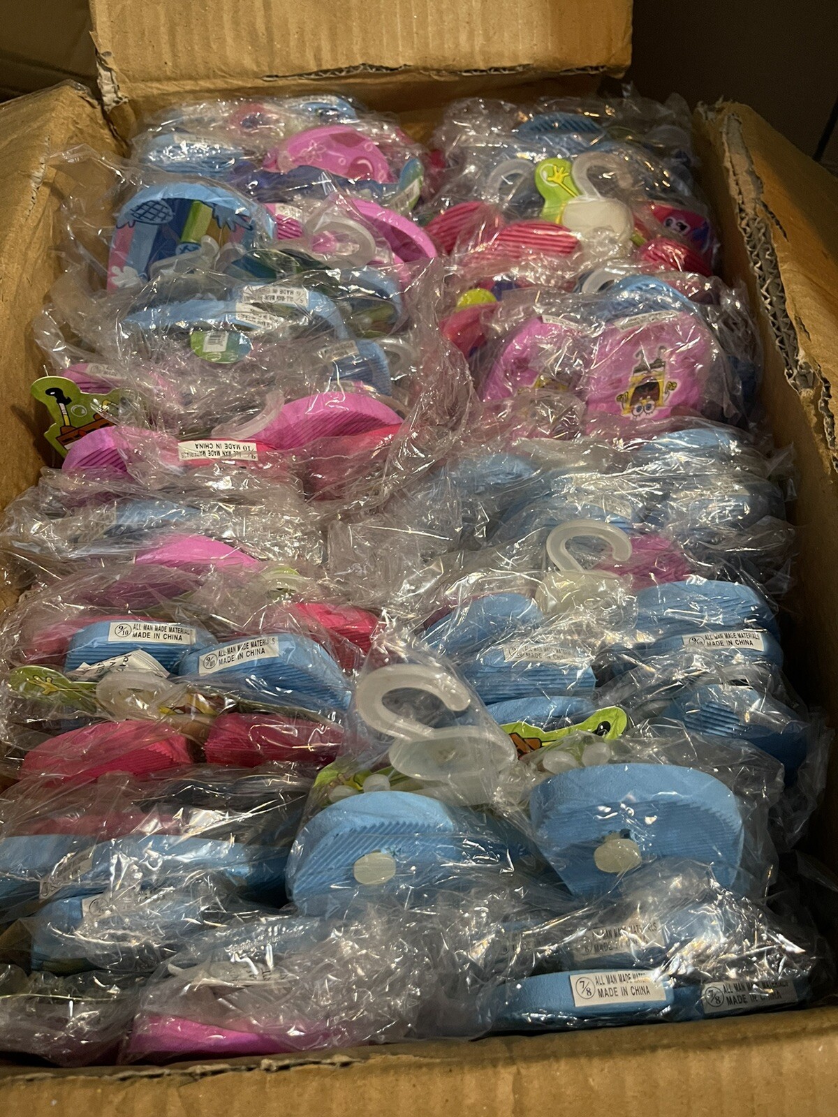 💥350 + NEW PAIRS children’s Sponge Bob Sandals flip-Flops many sizes Boys Girls